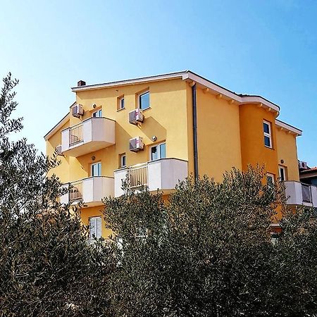 Apartmani Lili Sukošan Exterior foto