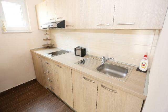 Apartmani Lili Sukošan Exterior foto