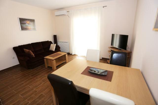 Apartmani Lili Sukošan Exterior foto
