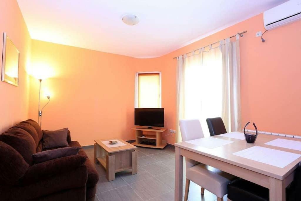 Apartmani Lili Sukošan Exterior foto