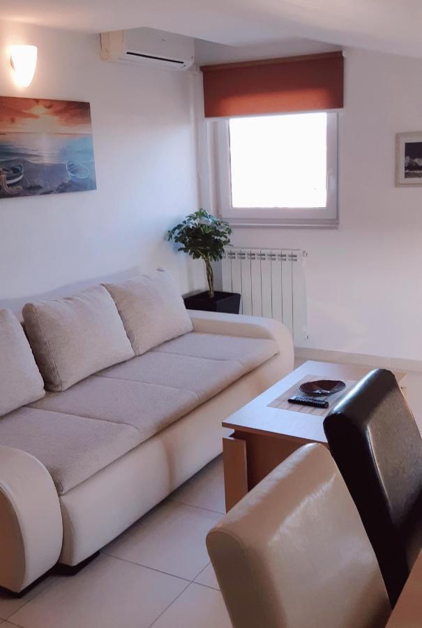 Apartmani Lili Sukošan Exterior foto