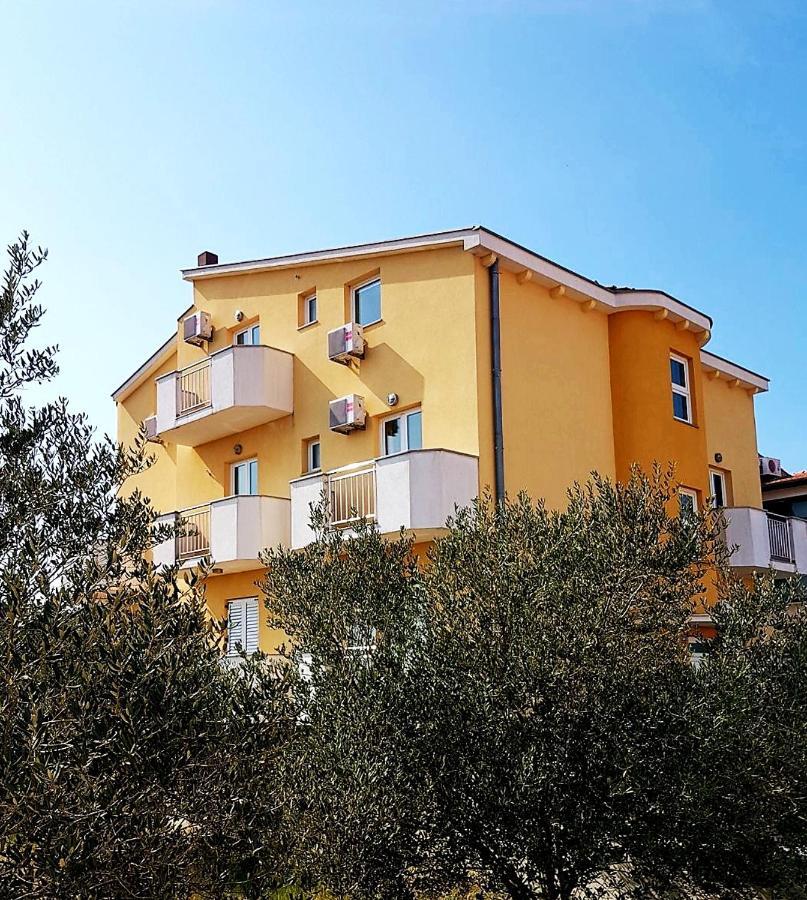 Apartmani Lili Sukošan Exterior foto